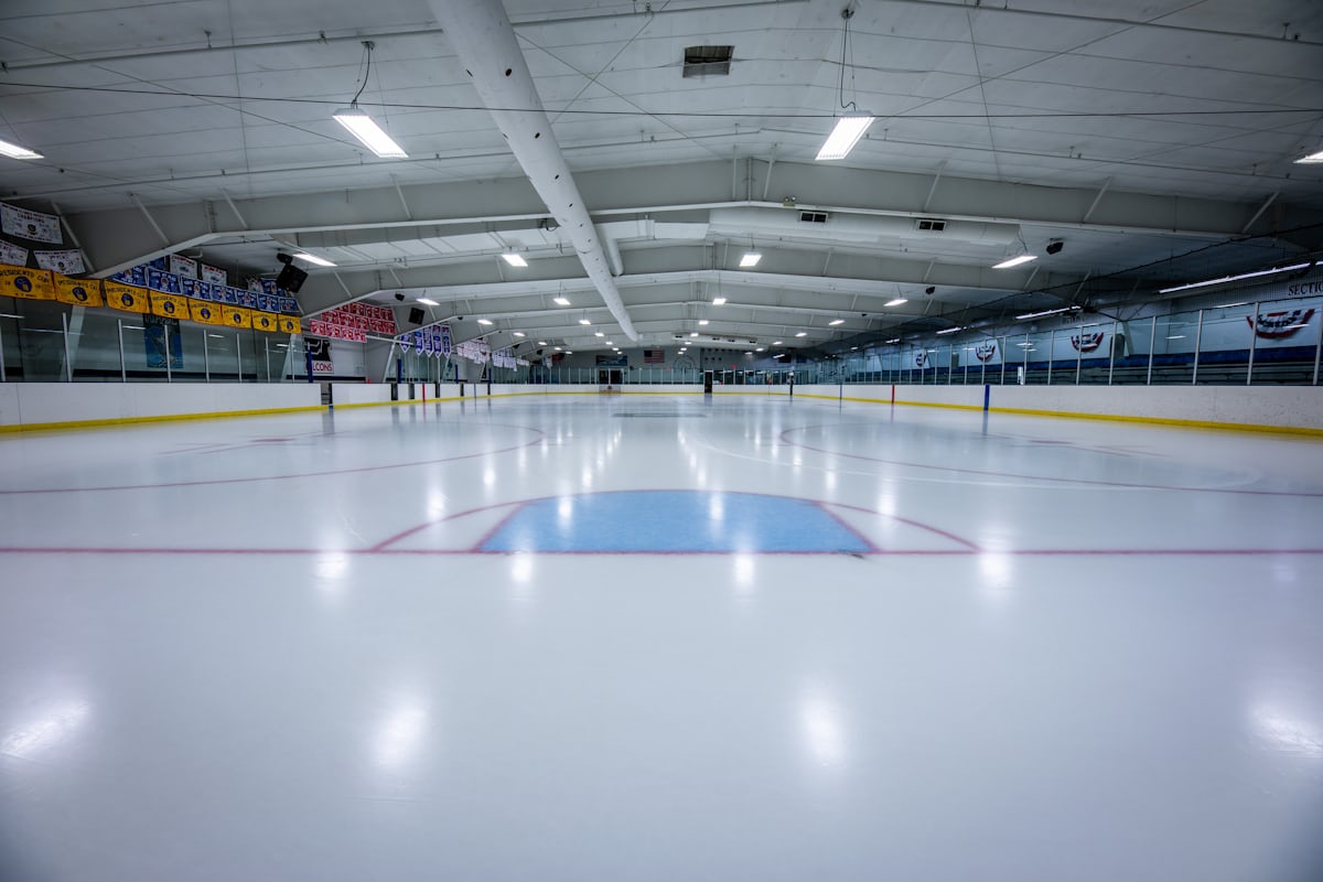 Match de hockey sur la patinoire de Pralognan-la-Vanoise
