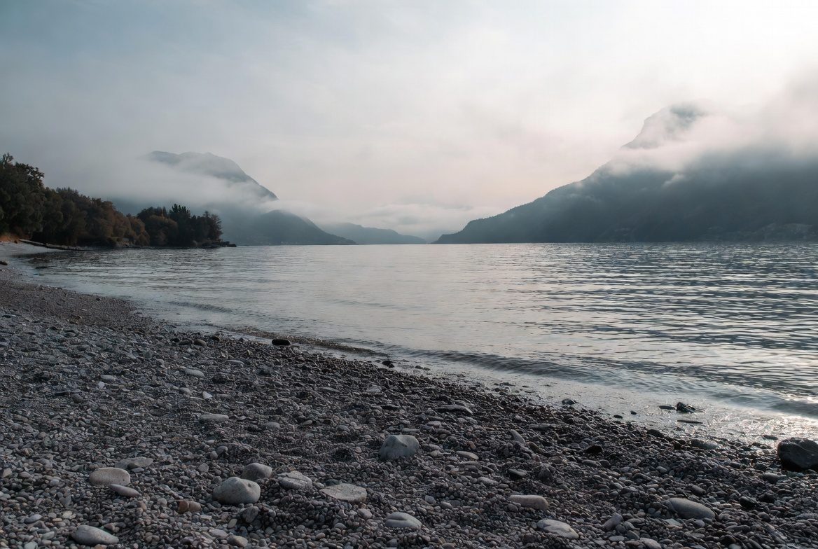 Plage municipale d'Aix-les-Bains au bord du lac du Bourget