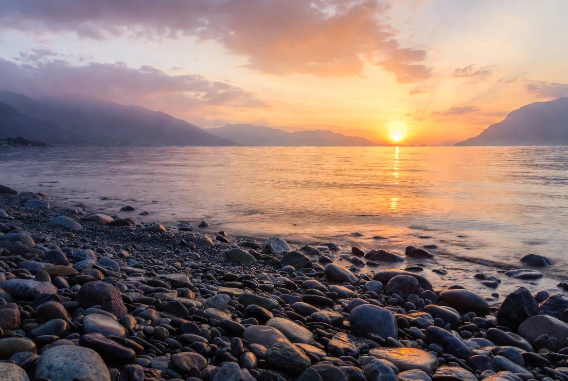 Plage municipale du Bourget-du-Lac, rive sud du lac du Bourget, Savoie