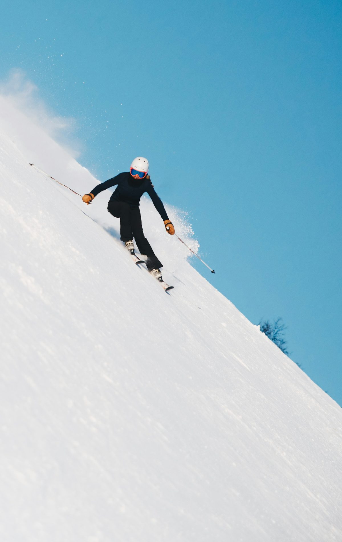 Skieur en descente à Méribel, cœur des 3 Vallées