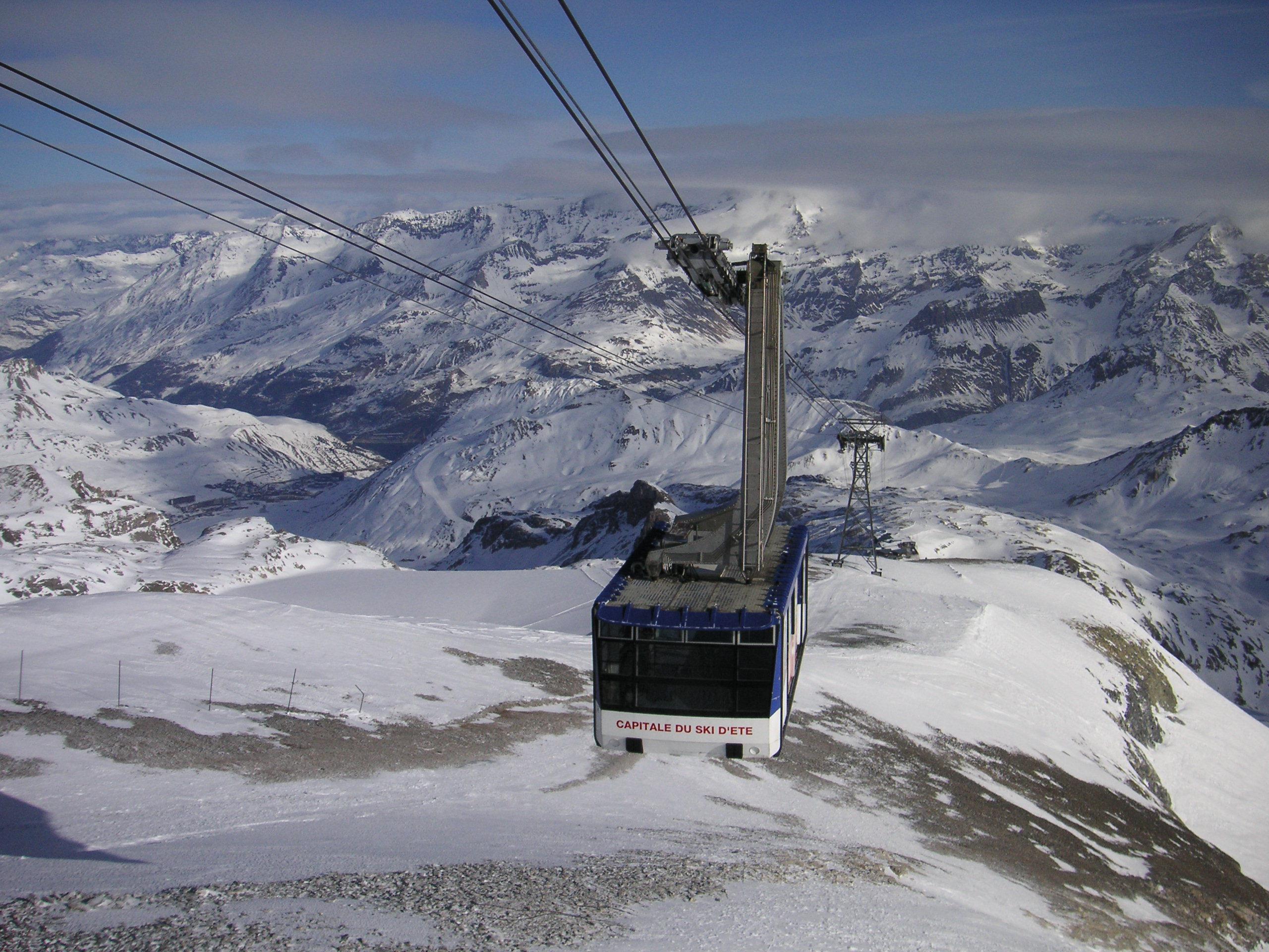 Téléphérique de la Grande Motte au-dessus de Tignes, Savoie